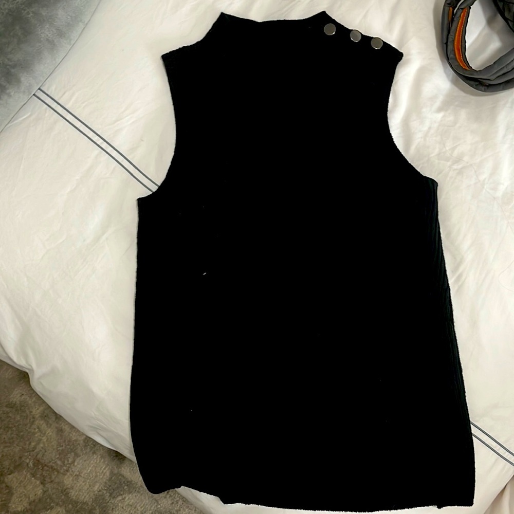 Black loft sleeveless sweater in black with button detail at neck. Size small